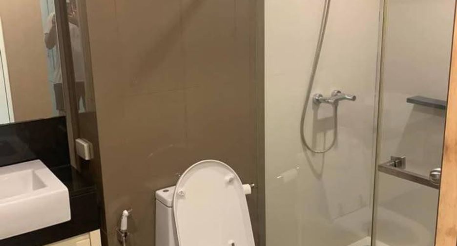 For rent 3 bedrooms condo in Khlong Toei, Bangkok