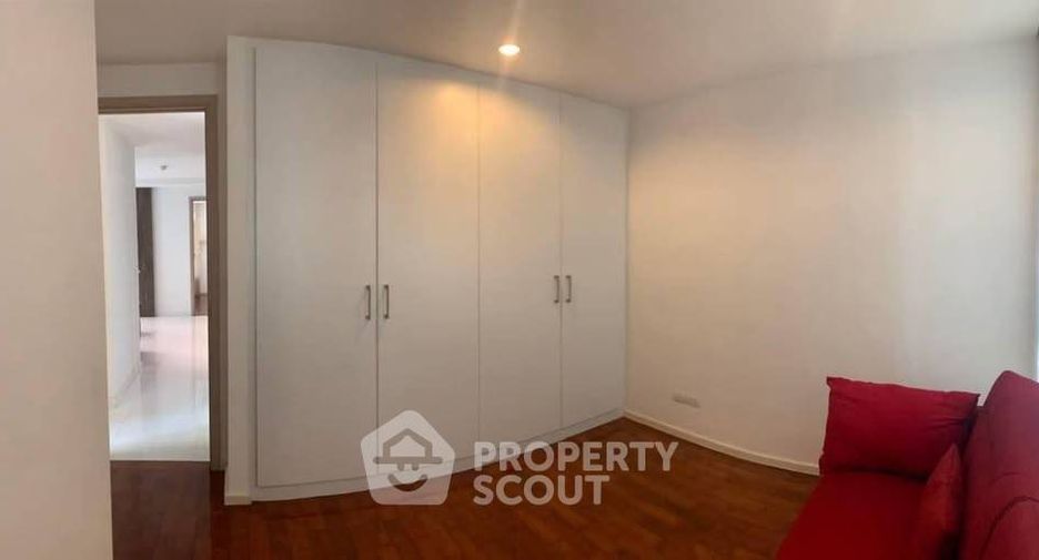 For rent 3 bedrooms condo in Khlong Toei, Bangkok