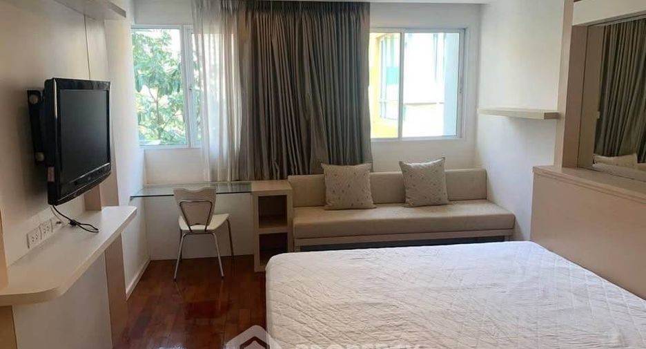 For rent 3 bedrooms condo in Khlong Toei, Bangkok