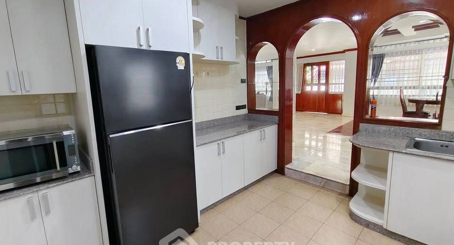 For rent 6 bedrooms house in Bang Lamung, Chonburi