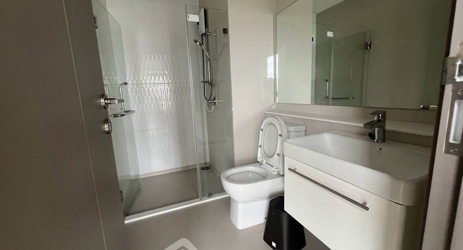For rent 2 bedrooms condo in Huai Khwang, Bangkok