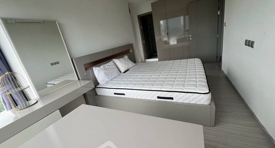 For rent 2 bedrooms condo in Huai Khwang, Bangkok