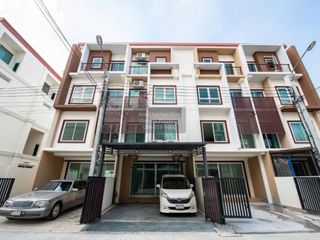 Casa adosada en venta de 4 habitaciones en Prawet, Bangkok