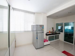 Casa adosada en venta de 4 habitaciones en Prawet, Bangkok