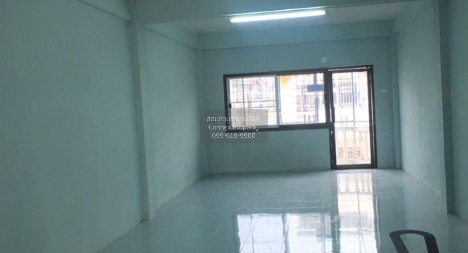 For sale 3 bedrooms retail Space in Bang Khun Thian, Bangkok