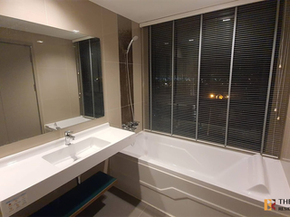 For rent 2 bedrooms condo in Phra Khanong, Bangkok