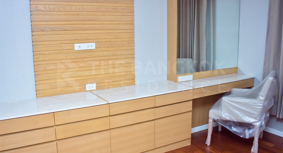 For rent 2 bedrooms condo in Sathon, Bangkok