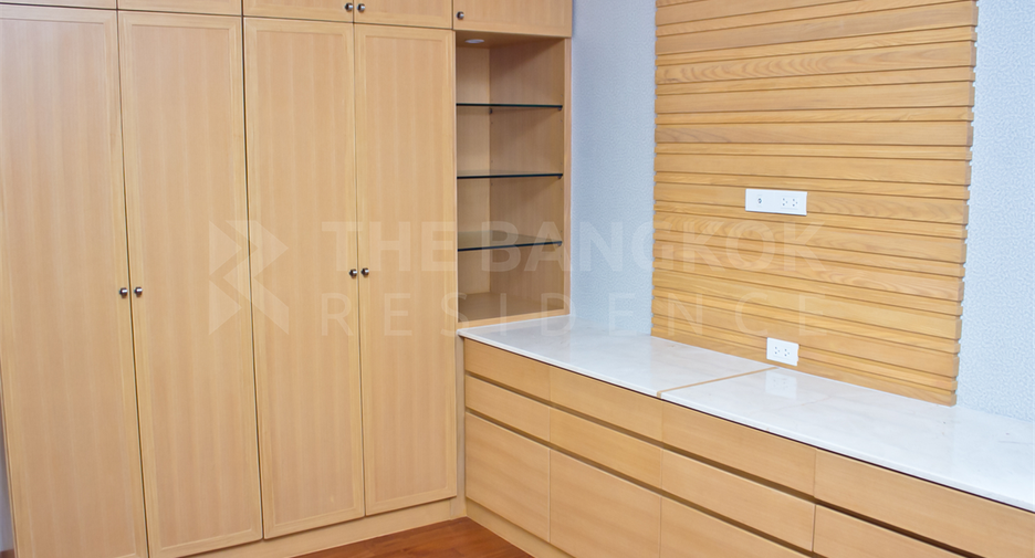 For rent 2 bedrooms condo in Sathon, Bangkok