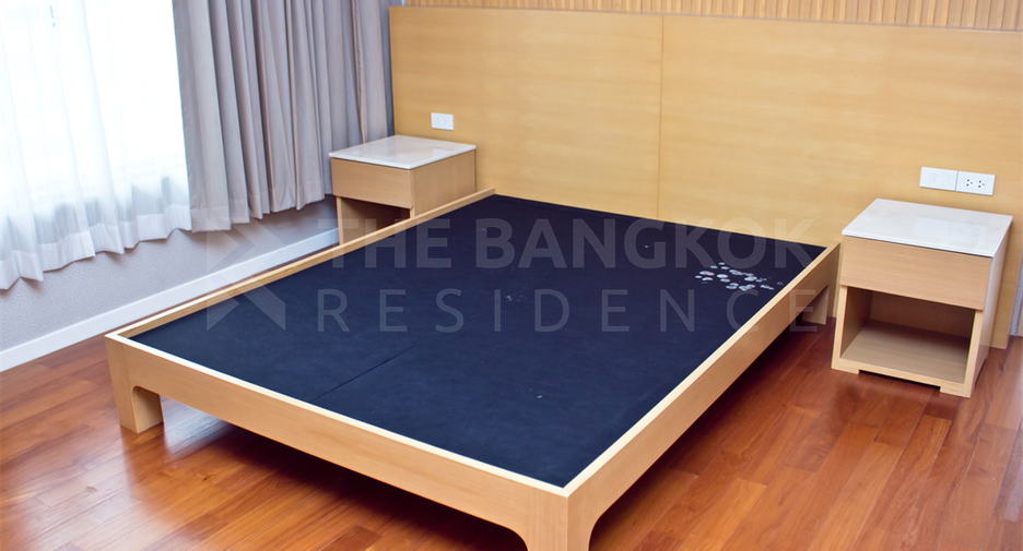 For rent 2 bedrooms condo in Sathon, Bangkok