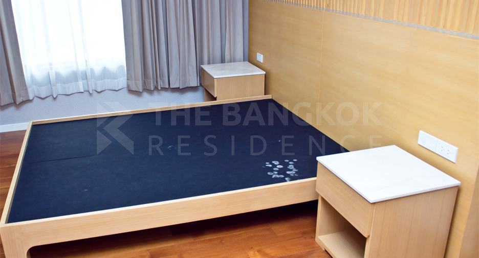 For rent 2 bedrooms condo in Sathon, Bangkok