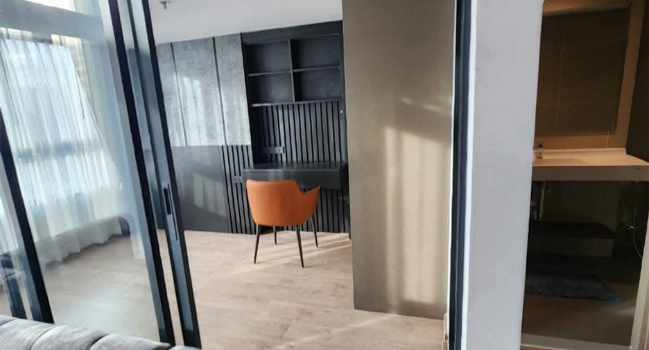 Condo en alquiler de 2 habitaciones en Huai Khwang, Bangkok