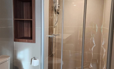 Condo en alquiler de 2 habitaciones en Huai Khwang, Bangkok