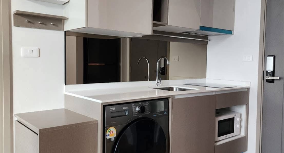 Condo en alquiler de 2 habitaciones en Huai Khwang, Bangkok