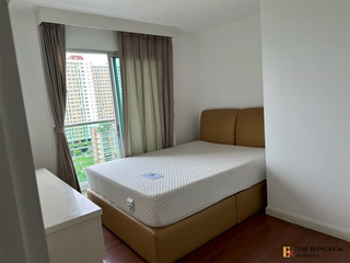 For rent 3 bedrooms condo in Huai Khwang, Bangkok