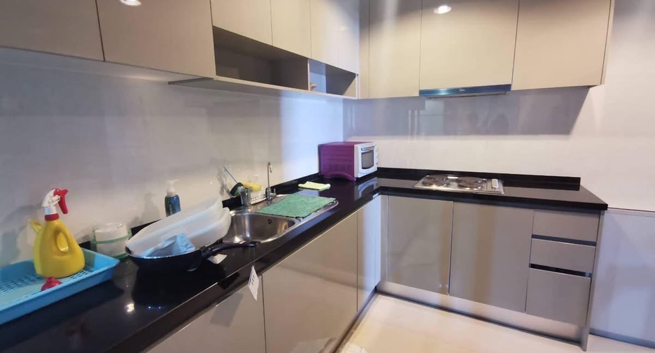 À louer 3 chambres condo à Huai Khwang, Bangkok
