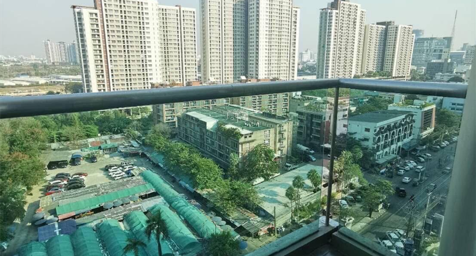 À louer 3 chambres condo à Huai Khwang, Bangkok