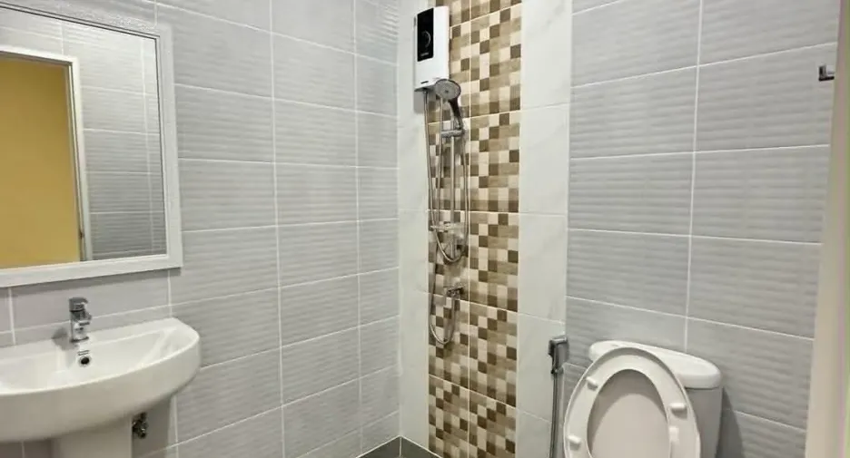 For rent 4 bedrooms townhouse in Mueang Chiang Mai, Chiang Mai