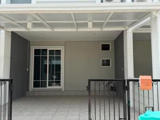 For rent 4 bedrooms townhouse in Mueang Chiang Mai, Chiang Mai