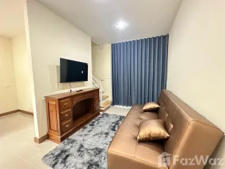 For rent 4 bedrooms townhouse in Mueang Chiang Mai, Chiang Mai