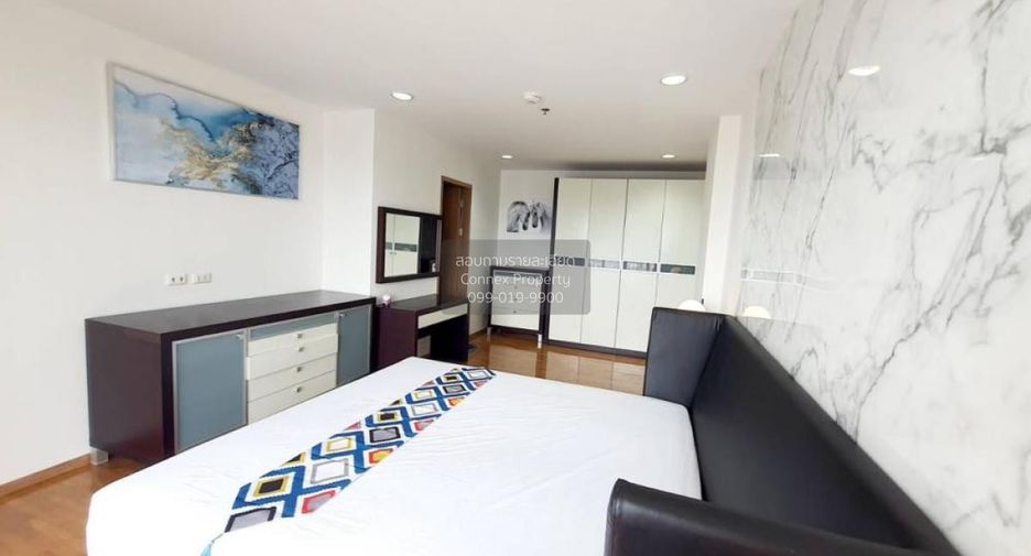 For rent 3 bedrooms condo in Bang Kho Laem, Bangkok