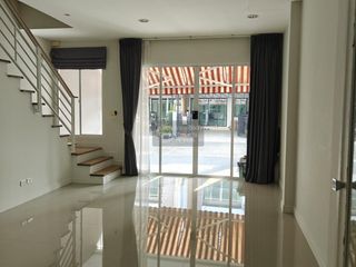 For rent 3 bedrooms townhouse in Lat Phrao, Bangkok