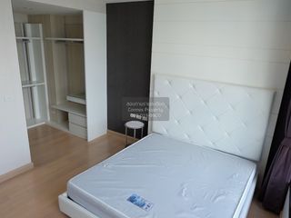 For rent 3 bedrooms condo in Khlong San, Bangkok
