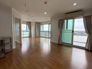 For rent 3 bedrooms condo in Yan Nawa, Bangkok