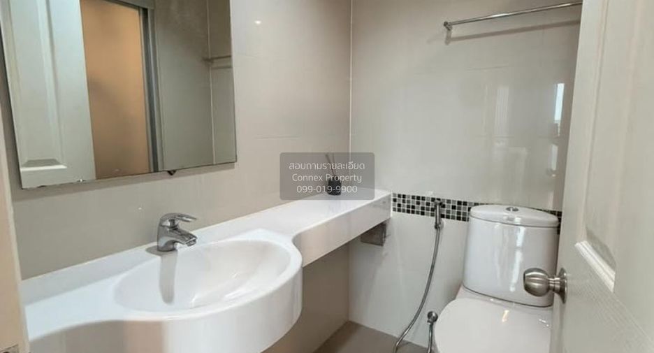 For rent 3 bedrooms condo in Yan Nawa, Bangkok