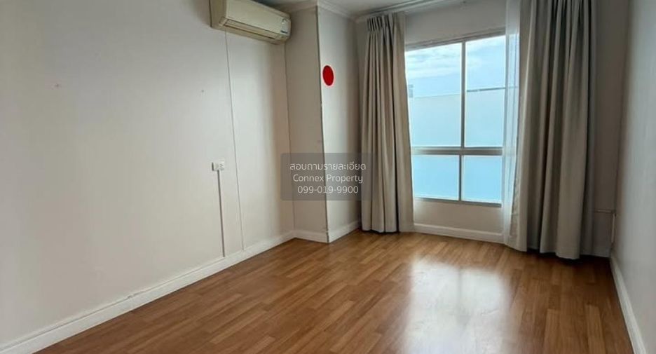 For rent 3 bedrooms condo in Yan Nawa, Bangkok