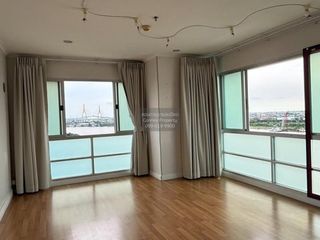 For rent 3 bedrooms condo in Yan Nawa, Bangkok