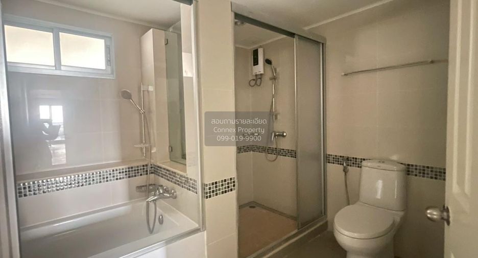 For rent 3 bedrooms condo in Yan Nawa, Bangkok