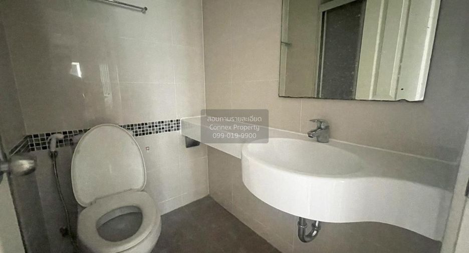 For rent 3 bedrooms condo in Yan Nawa, Bangkok