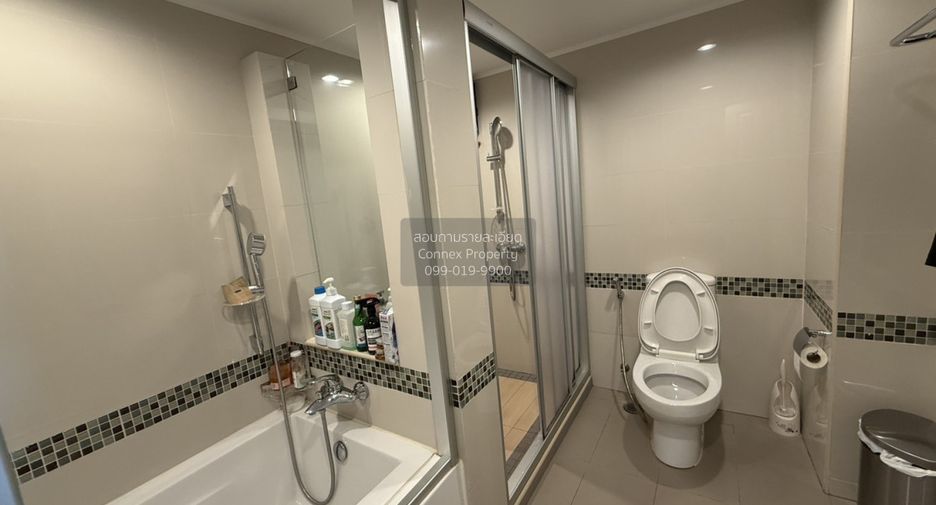 For rent 3 bedrooms condo in Yan Nawa, Bangkok