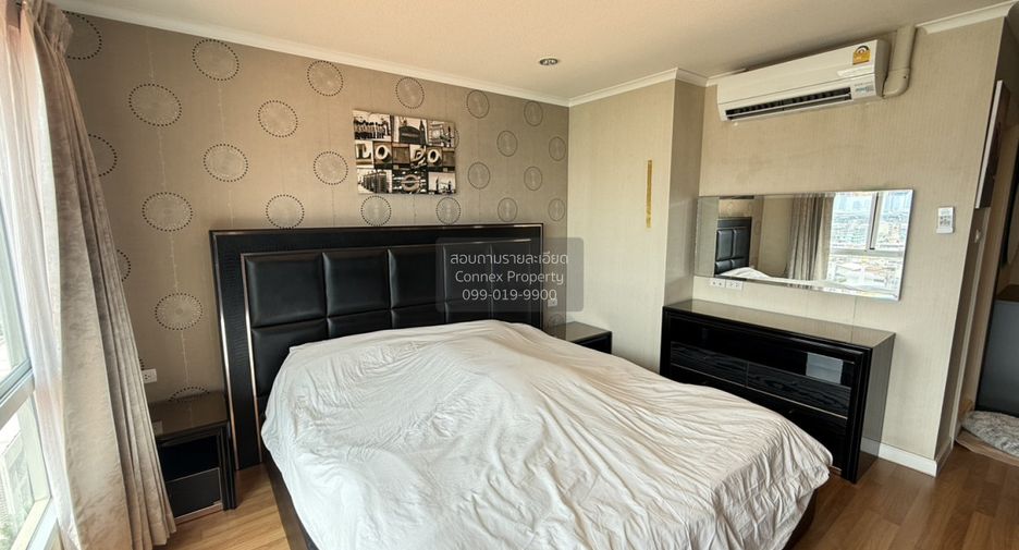 For rent 3 bedrooms condo in Yan Nawa, Bangkok