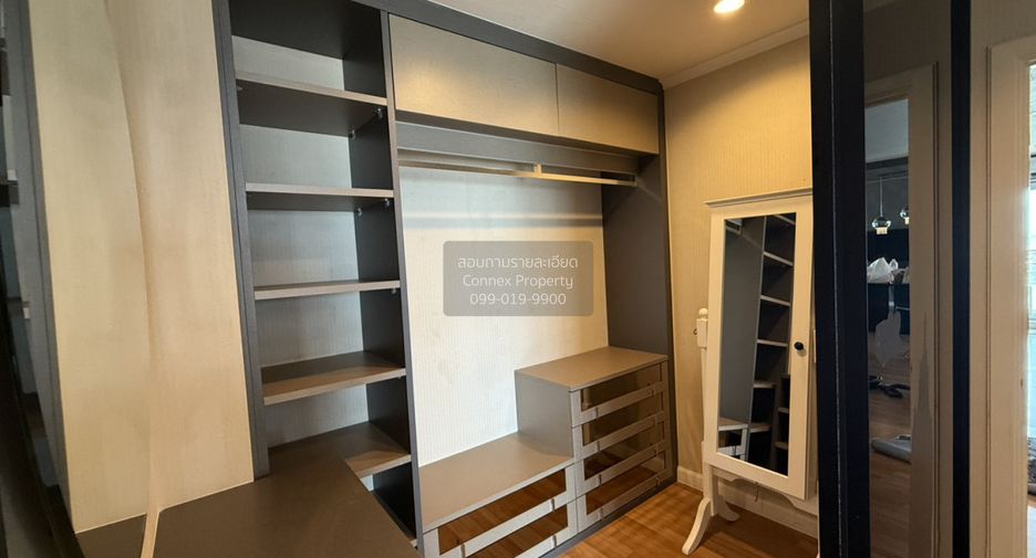 For rent 3 bedrooms condo in Yan Nawa, Bangkok