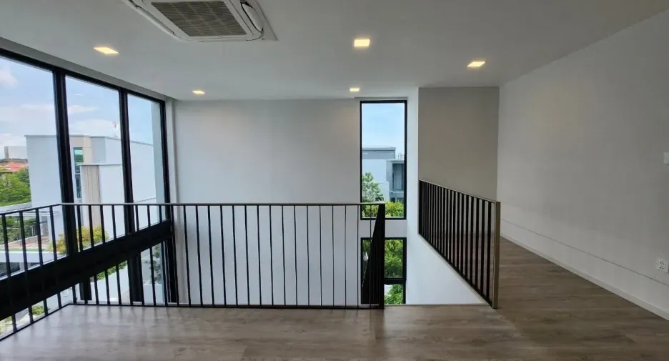 For sale 4 ベッドルーム house in Saphan Sung, Bangkok