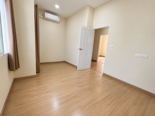 Casa adosada en venta de 4 habitaciones en Bang Khae, Bangkok