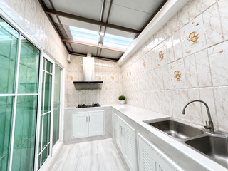 Casa adosada en venta de 4 habitaciones en Bang Khae, Bangkok