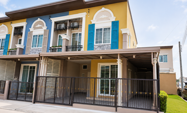 Casa adosada en venta de 4 habitaciones en Bang Khae, Bangkok