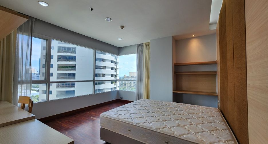 For rent 3 bedrooms condo in Khlong Toei, Bangkok