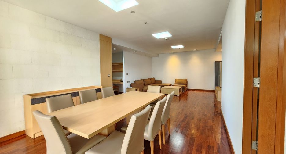 For rent 3 bedrooms condo in Khlong Toei, Bangkok