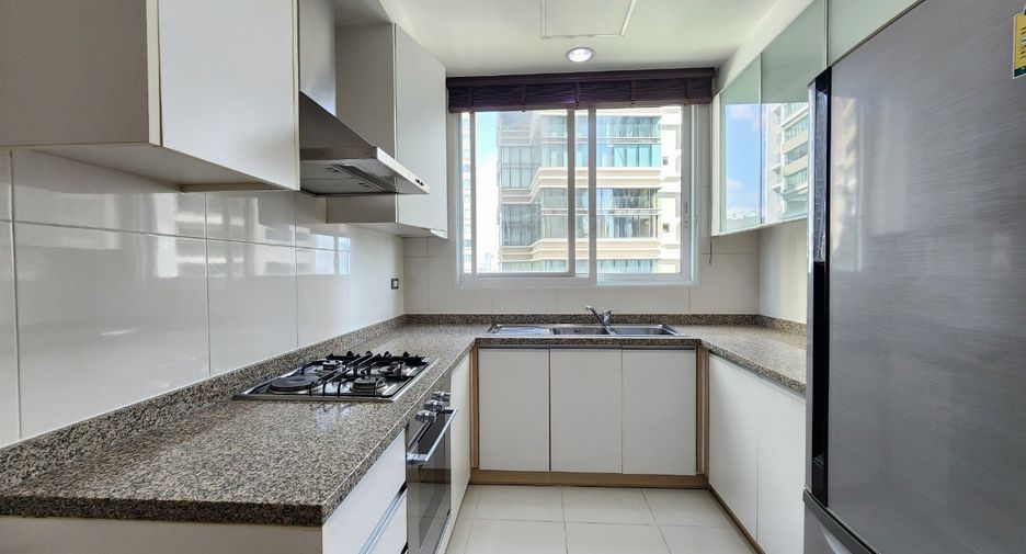 For rent 3 bedrooms condo in Khlong Toei, Bangkok