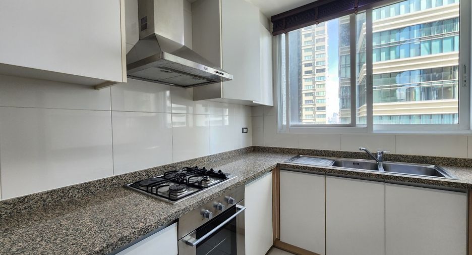 For rent 3 bedrooms condo in Khlong Toei, Bangkok