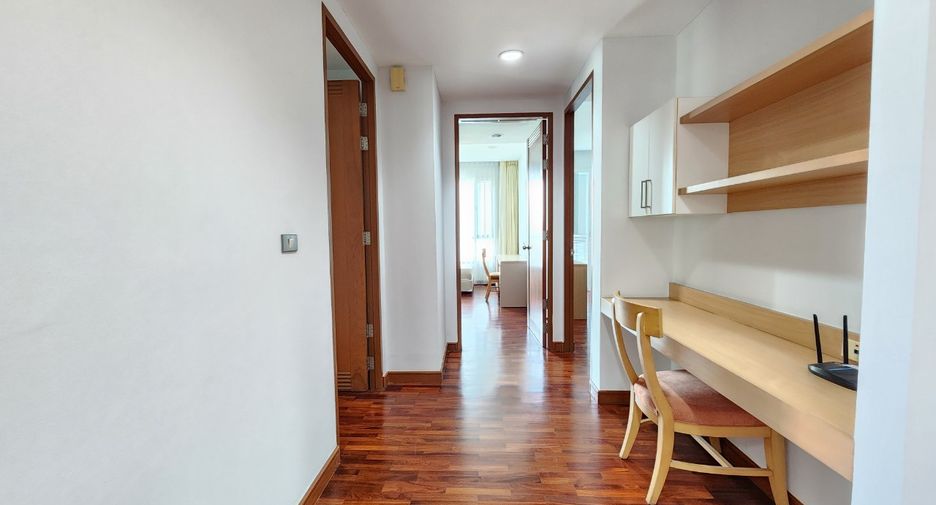 For rent 3 bedrooms condo in Khlong Toei, Bangkok