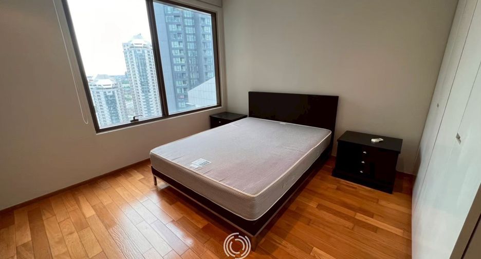 For rent 3 bedrooms condo in Khlong Toei, Bangkok