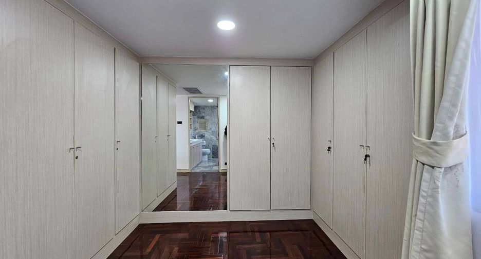 For rent 3 bedrooms condo in Watthana, Bangkok
