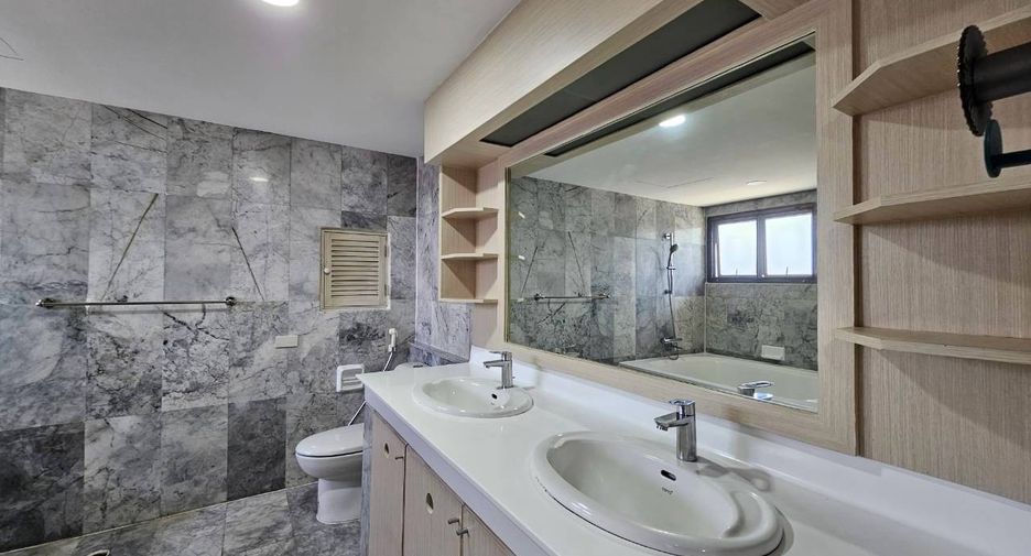 For rent 3 bedrooms condo in Watthana, Bangkok