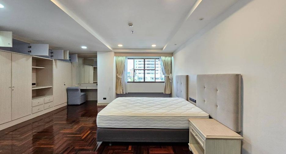 For rent 3 bedrooms condo in Watthana, Bangkok