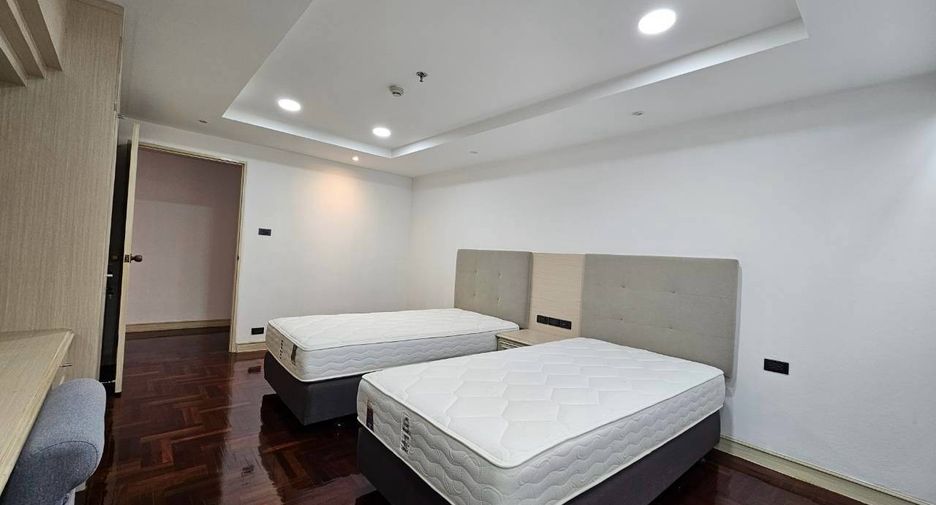 For rent 3 bedrooms condo in Watthana, Bangkok