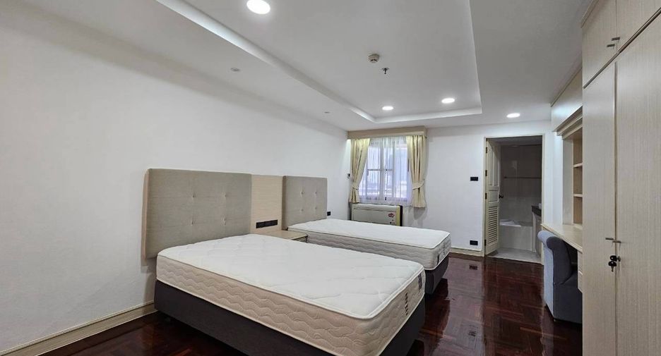 For rent 3 bedrooms condo in Watthana, Bangkok
